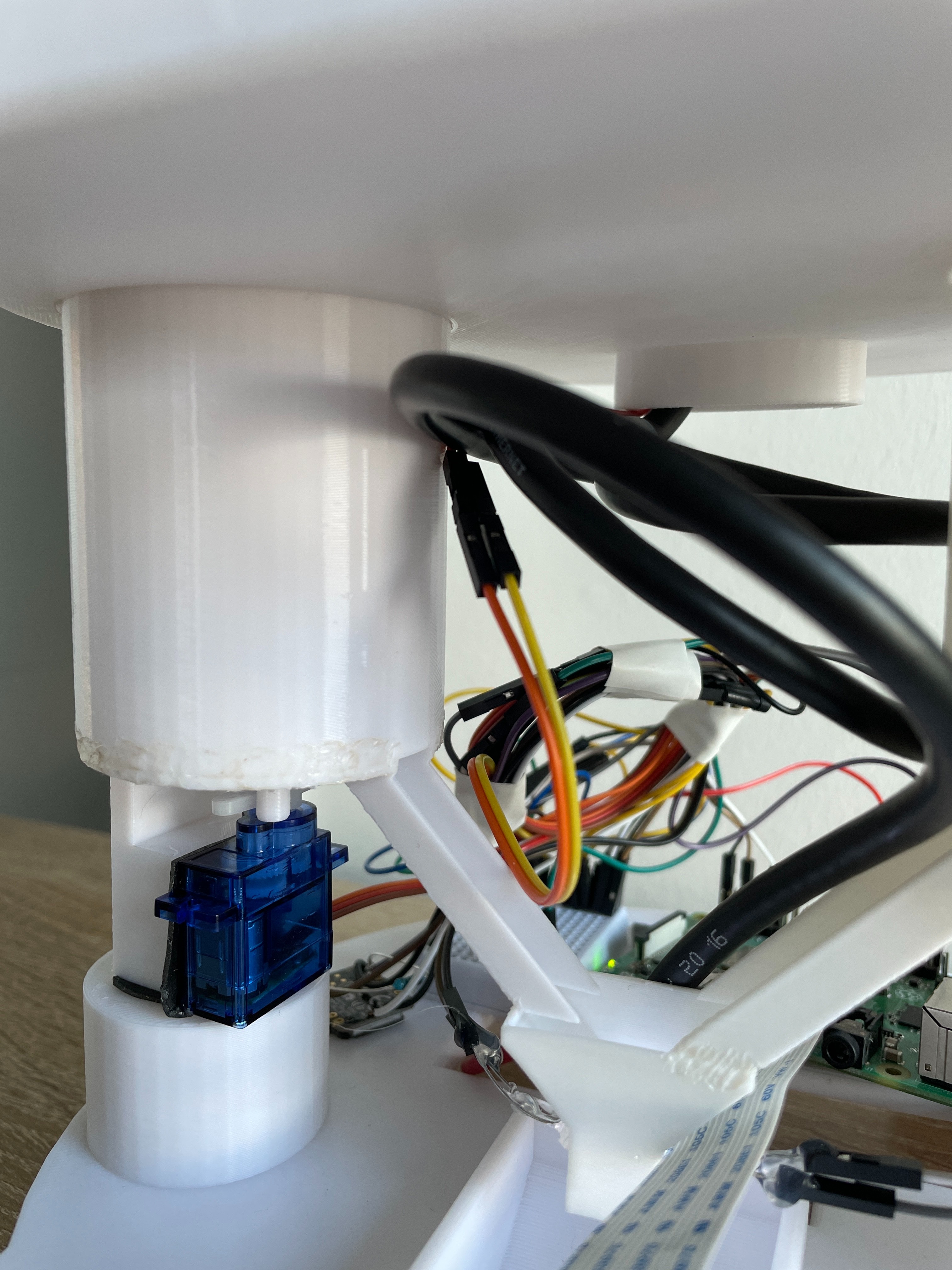 Internal electronics and mechanics